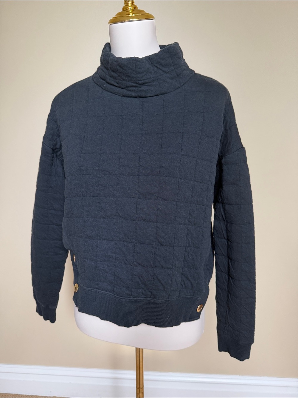 Tuckernuck Sport Black Quilted Cowl Neck Pullover Sweatshirt M